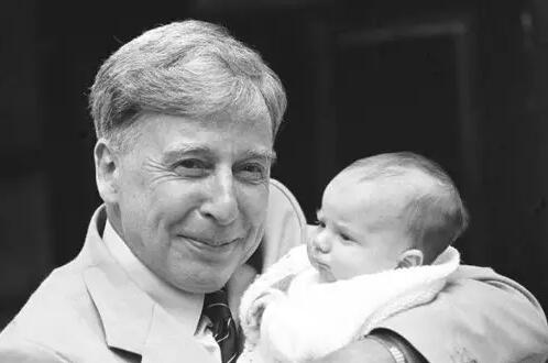 诺贝尔奖得主和第一例试管婴儿